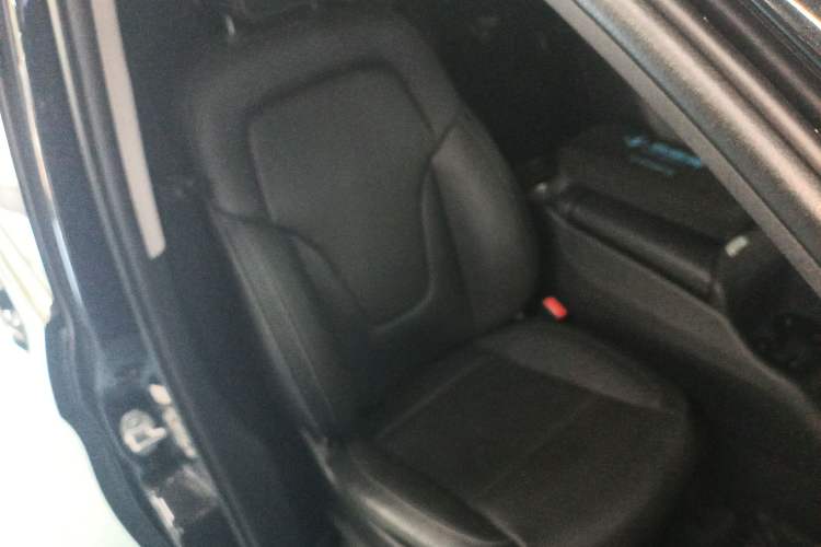 Used Mercedes-Benz V-Class 2018 V 260 Prestige Edition China VI Right Front Seat