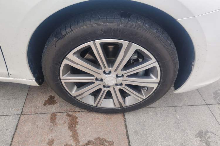 Used Peugeot 408 2018 350THP Automatic Luxury Edition Right Front Wheel Hub