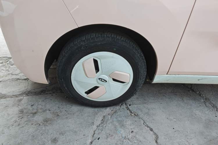 Used Chery QQ Ice Cream 2022 170km Sundae Phosphate Lithium-Ion
