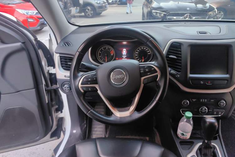 Used Jeep Cherokee 2017 2.0L Superior Edition