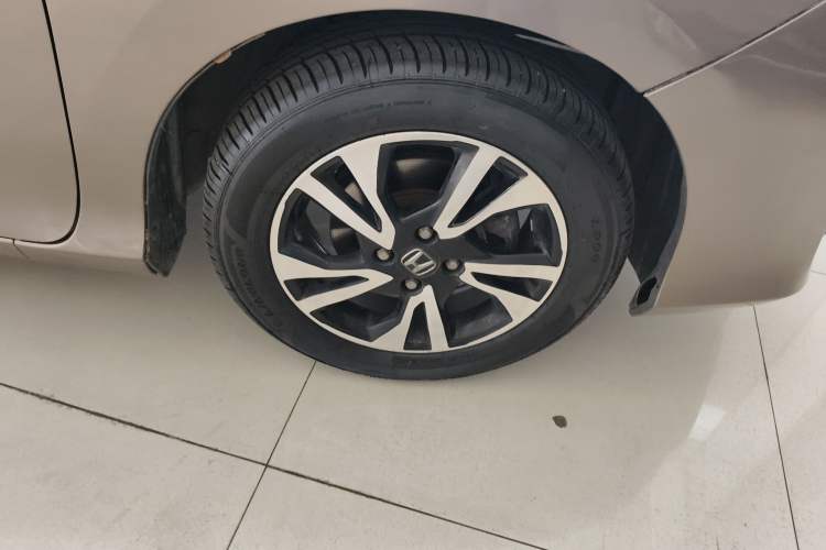 Used Honda Greiz 2016 1.5L CVT Comfort Version Right Front Wheel Hub