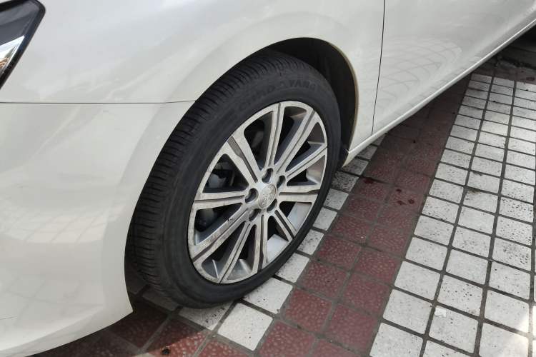 Used Peugeot 408 2015 1.2T Automatic Luxury Edition Left Front Wheel Hub