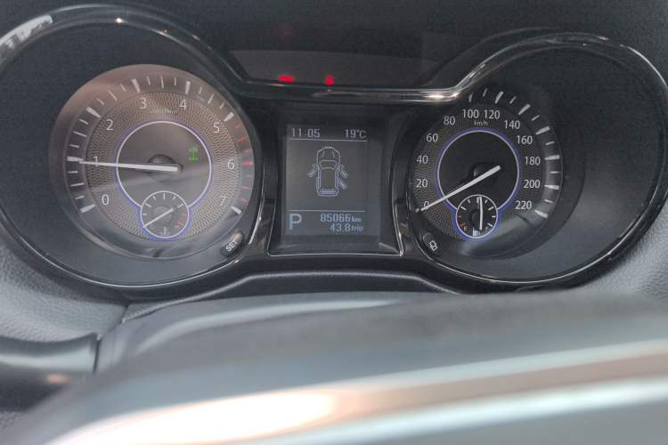 Used JMC Yusheng S350 2016 2.0T Automatic All-Wheel Drive Gasoline Ultra-Luxury 7-Seater