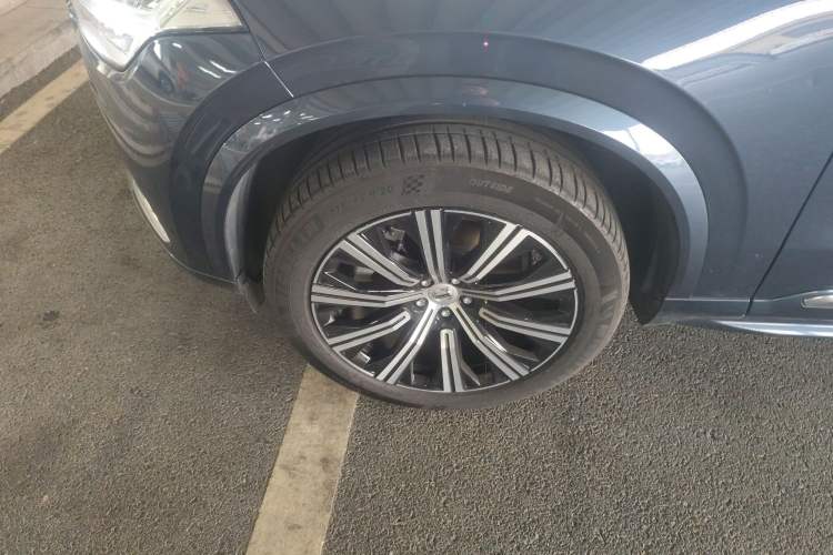 Used Volvo XC90 2024 B6 Zhiyi Luxury 7-Seater Left Front Wheel Hub