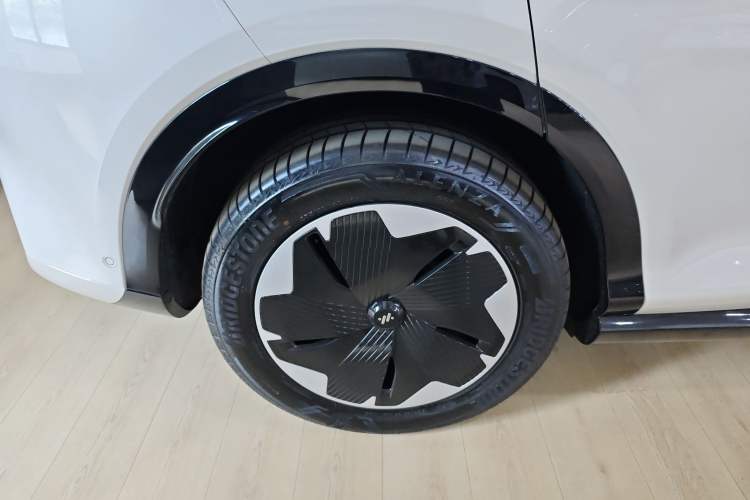 Used IM LS7 2023 90 kWh Elite All-Wheel-Drive Version