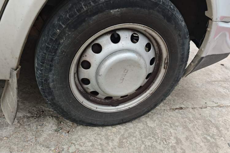 Used JMC Transit  Right Front Wheel Hub