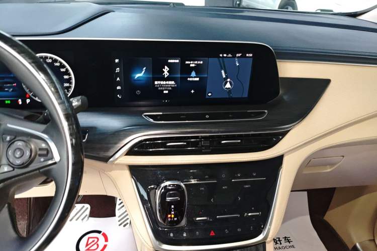 Used Buick GL8 2022 ES Landtrek 653T Luxury Edition