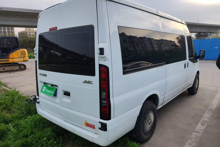 Used JMC Fushun 2023 2.0T Manual Mid-Drive Mid-Roof Commercial Multi-Purpose 7-Seater Passenger Vehicle