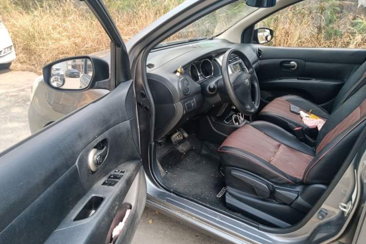 Used Nissan Livina 2015 1.6XE CVT Comfort Edition Driver Seat