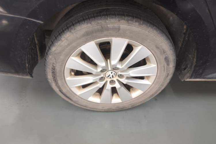 Used Volkswagen Lavida 2013 1.6L Manual Comfort Edition Right Rear Wheel Hub