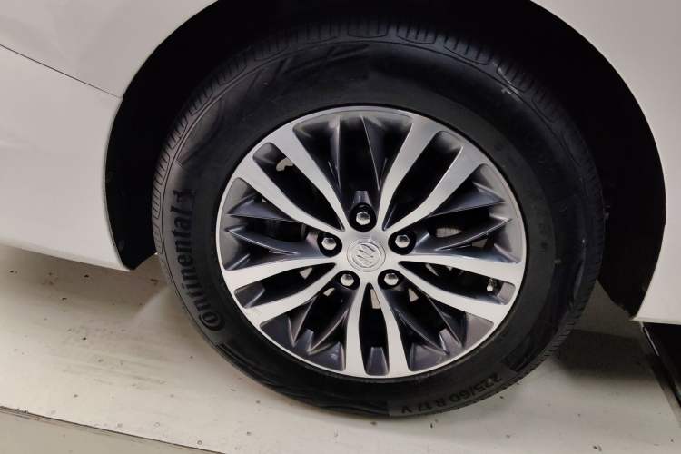 Used Buick GL8 2022 ES Landtrek 653T Comfort Edition Right Rear Wheel Hub