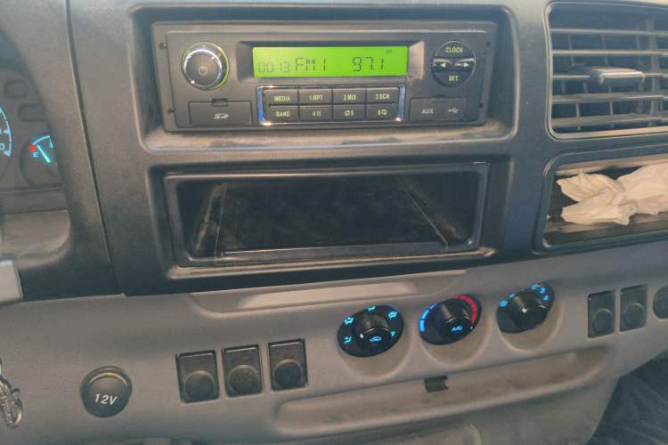 Used JMC Transit 2019 2.8T Commercial Version Short Wheelbase Mid-Roof 6-Seater China VI JX493