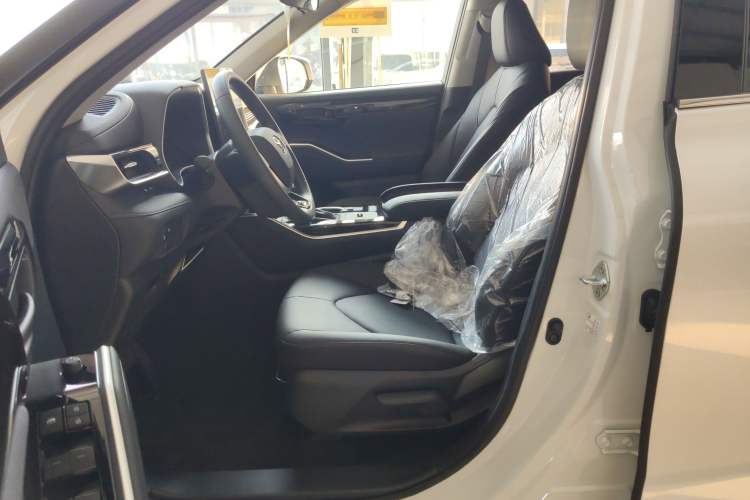 Used Toyota Highlander 2026 Model 2.5L Intelligent Electric Hybrid Dual-Engine All-Wheel-Drive Elite Edition 7-seater
