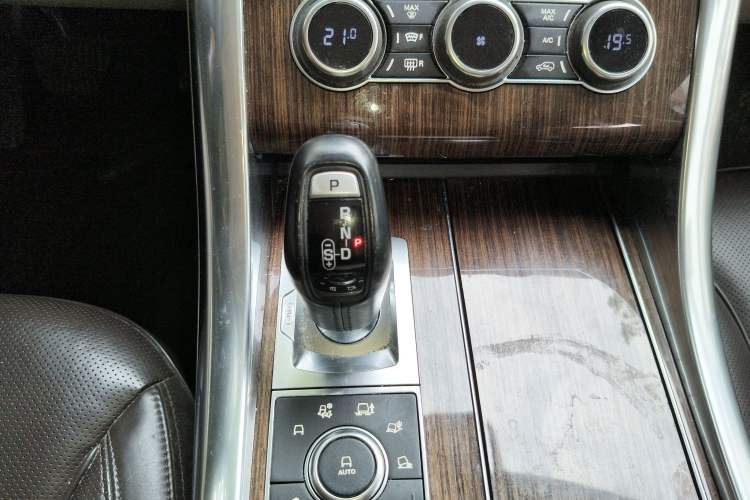 Used Land Rover Range Sport 2014 3.0 SC V6 HSE Gear Lever