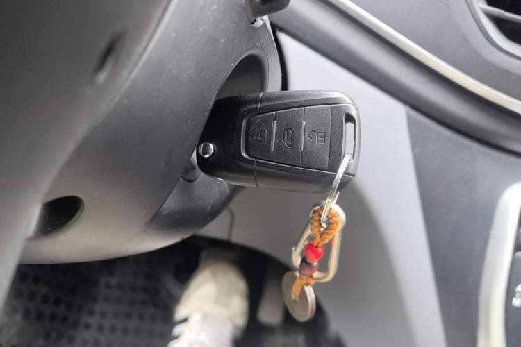 Used SAIC MAXUS Xintu V80 2023 2.0T AMT Classic Aoyuntong Long Wheelbase Mid-Height 6/7/8/9-Seater