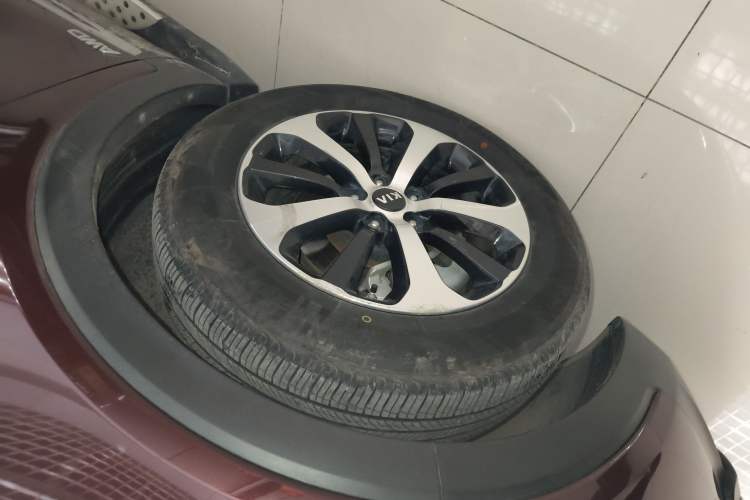 Used Kia Sorento 2015 Sorento L 2.0T Gasoline 4WD Elite Edition 7 Seats China IV Standard
