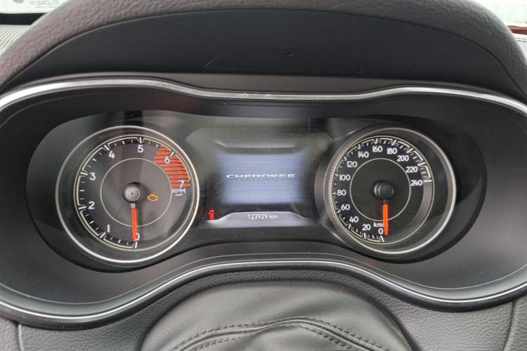 Used Jeep Cherokee 2019 2.0T Two-Wheel Drive Smart Enjoyment Version China V
