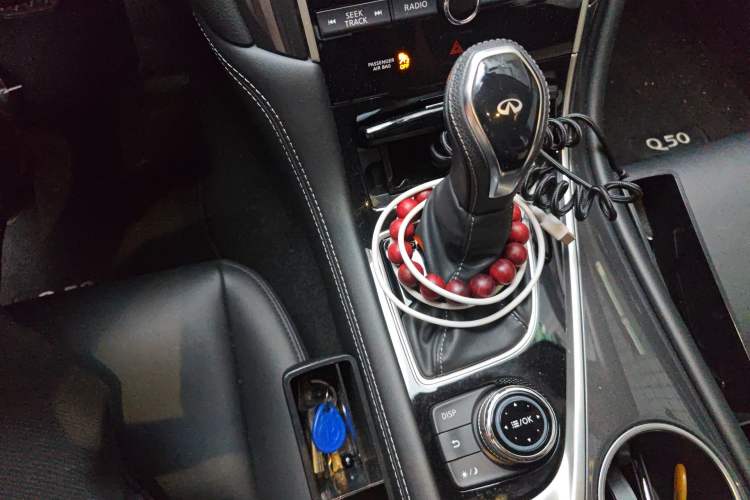 Used Infiniti Q50L 2018 2.0T Comfort Edition China V Standard Gear Lever