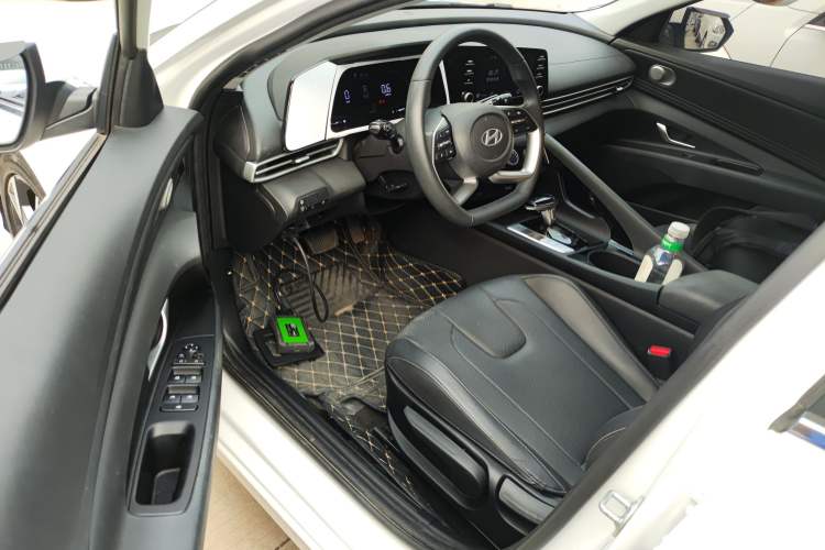 Used Hyundai Elantra 2023 1.5L CVT GLX Elite Edition Driver Seat