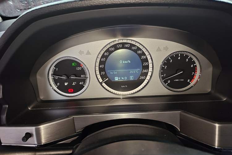 Used Mercedes-Benz GLK-Class 2011 GLK 300 4MATIC Luxury Model Instrument Cluster