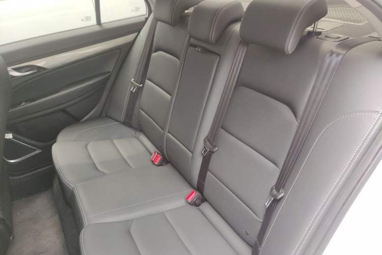 Used Geely Auto Emgrand 2019 Leading Edition 1.5L CVT Luxury Model China VI Standard