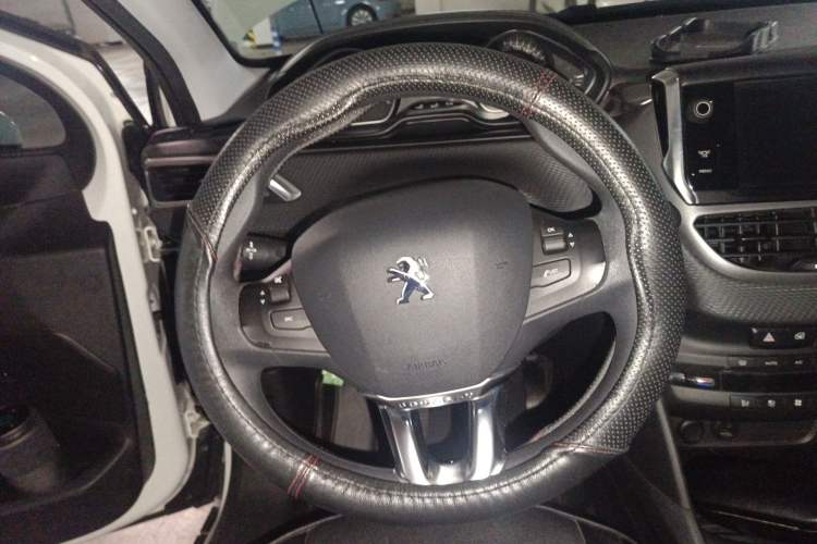 Used Peugeot 2008 2014 1.6L Manual Fashion Edition Steering Wheel