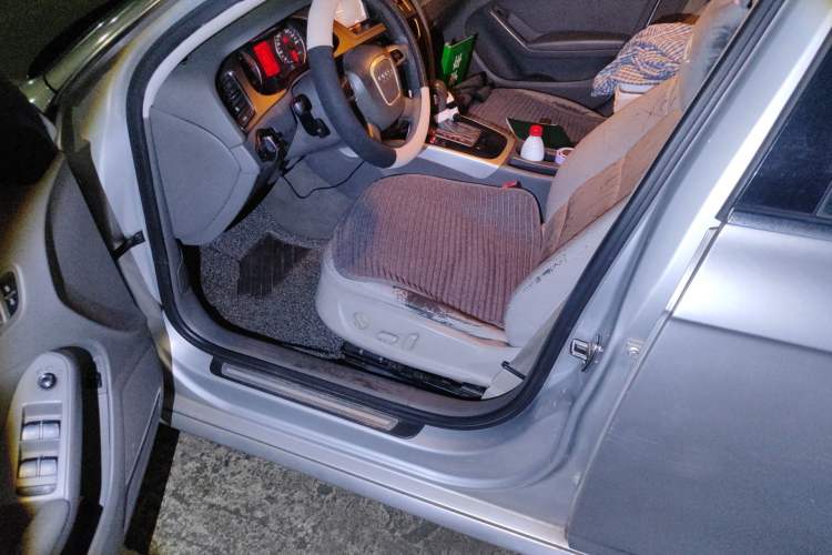 Used Audi A4L 2012 2.0 TFSI automatic standard version Left Front Seat