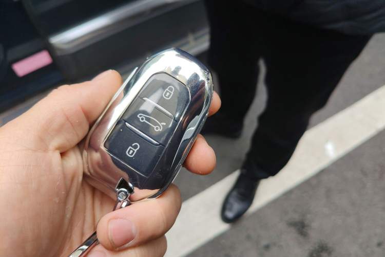 Used Peugeot 5008 2017 380THP 7-Seater Luxury Edition Vehicle Key