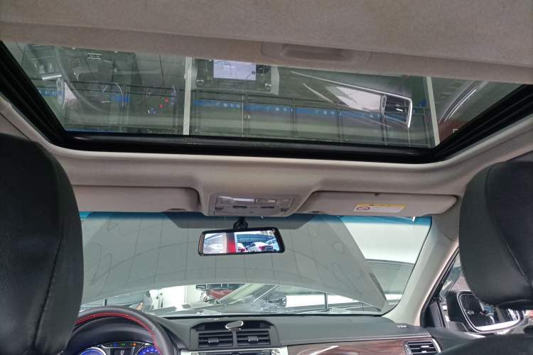 Used Toyota Camry 2016 Dual-Engine 2.5 HG 10th Anniversary Deluxe Navigation Edition
