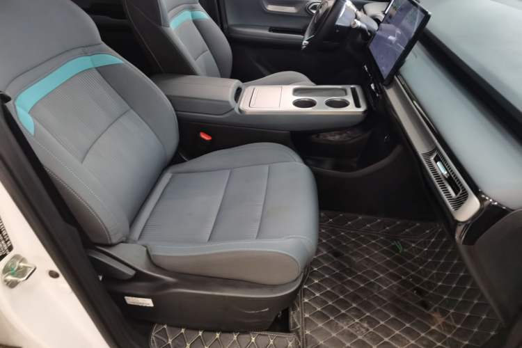 Used AION Y 2022 Plus 70 Enjoy Edition Right Front Seat