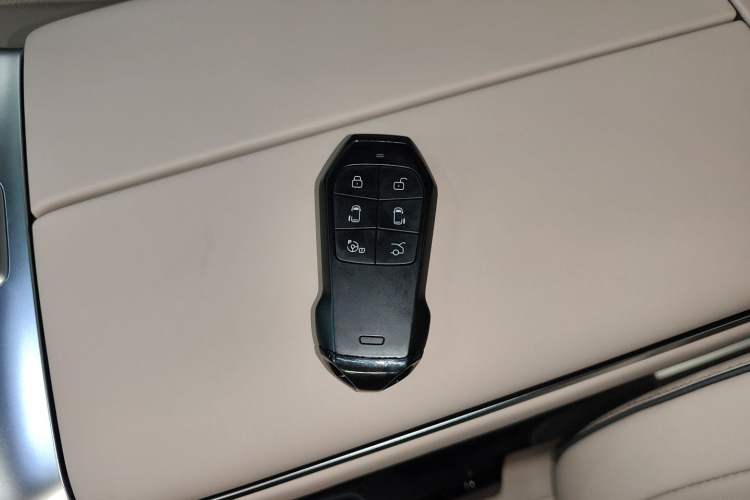 Used XPeng X9 2025 740 Ultra-Long Range Max