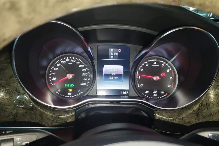 Used Mercedes-Benz V-Class 2018 V250 2.0T Extended Version 5.37 meters Middle East Edition