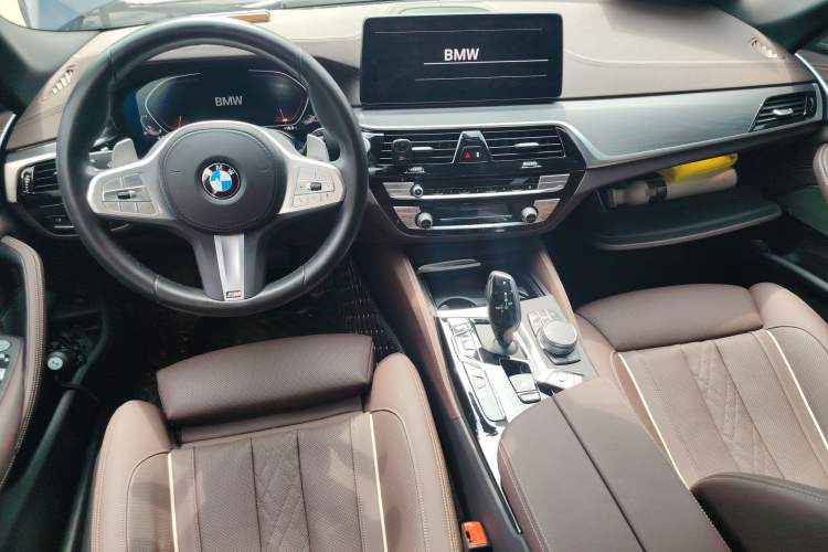 Used BMW 5 Series 2022 Revised Version 3 530Li Luxury Edition M Sport Package Center Console