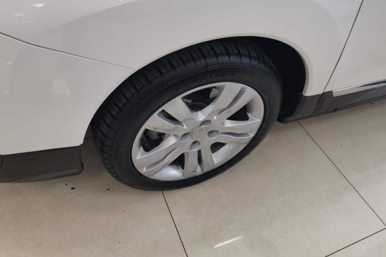 Used Peugeot 3008 2016 1.6THP Automatic Classic Edition Left Front Wheel Hub