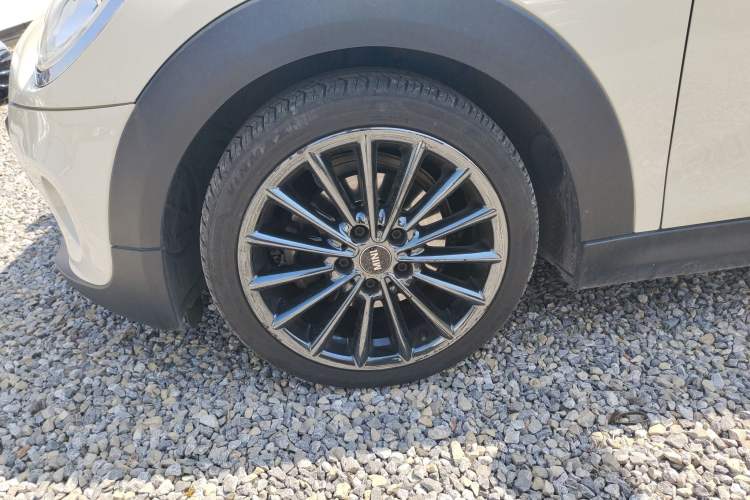 Used MINI 2016 1.2T ONE Pioneer Edition Left Front Wheel Hub