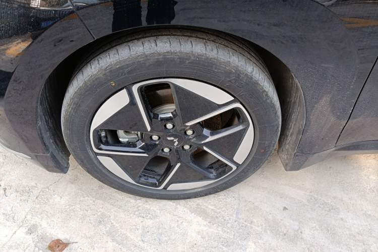 Used Wuling Xingguang 2024 Co-Creation Edition 510 Advanced Model Left Front Wheel Hub