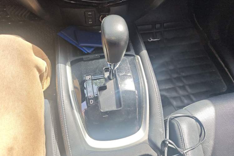 Used Nissan X-Trail 2014 2.5L CVT Leading Edition 4WD Gear Lever