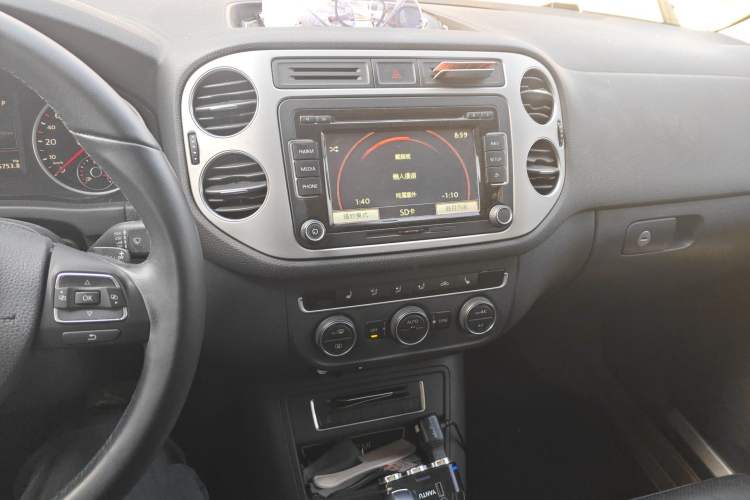 Used Volkswagen Tiguan 2015 1.8TSI Automatic All-Wheel-Drive Luxury Model Audio And AC Panel