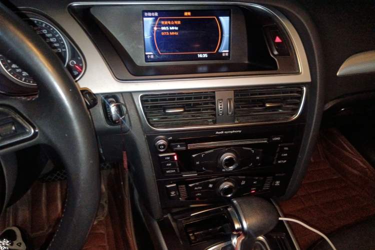 Used Audi A4L 2013 35 TFSI Automatic Standard Model Audio And AC Panel