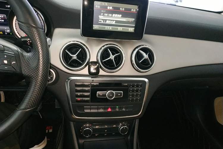 Used Mercedes-Benz GLA 2015 GLA 200 Fashion Model
