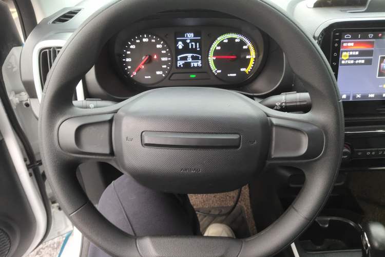 Used Roewe Clever 2022 311km QiQi BoBo Edition Steering Wheel