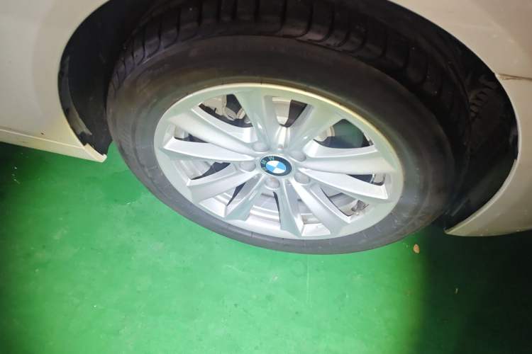 Used BMW 5 Series 2014 520Li Elegant Model
