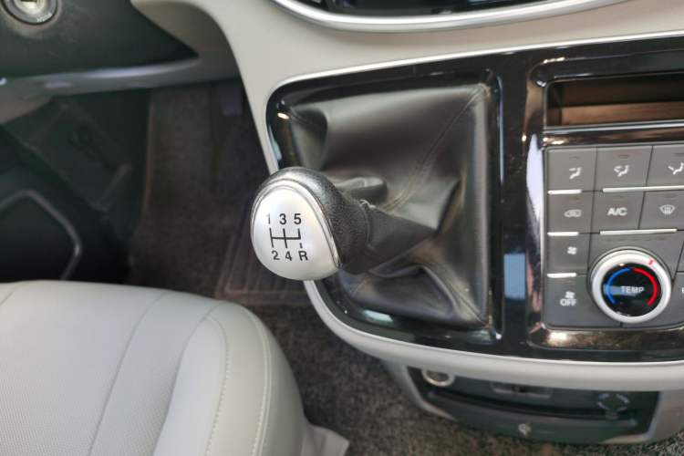 Used JAC Refine M4 2016 2.0L Manual Luxury Smart Version Gear Lever