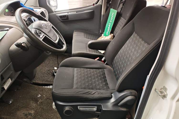 Used SAIC MAXUS Xintu V80 2021 2.0T Manual Classic Aoyuntong Long Wheelbase Mid-Roof 6/7/8/9-Seater