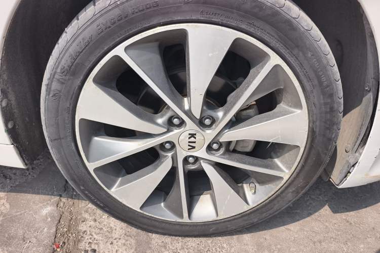 Used Kia K5 2016 2.0L Automatic LUX Right Front Wheel Hub