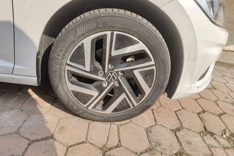 Used Volkswagen Sagitar 2019 280TSI DSG Luxury Model China V Emission Standard Right Front Wheel Hub