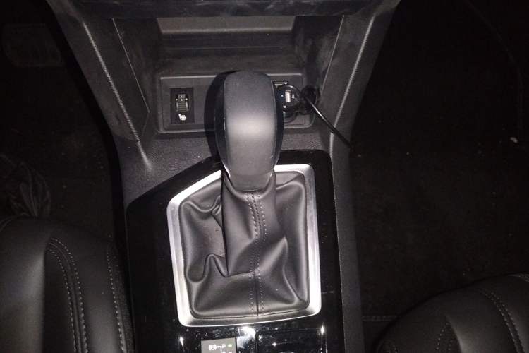 Used Peugeot 408 2022 1.6T Dream Edition Gear Lever