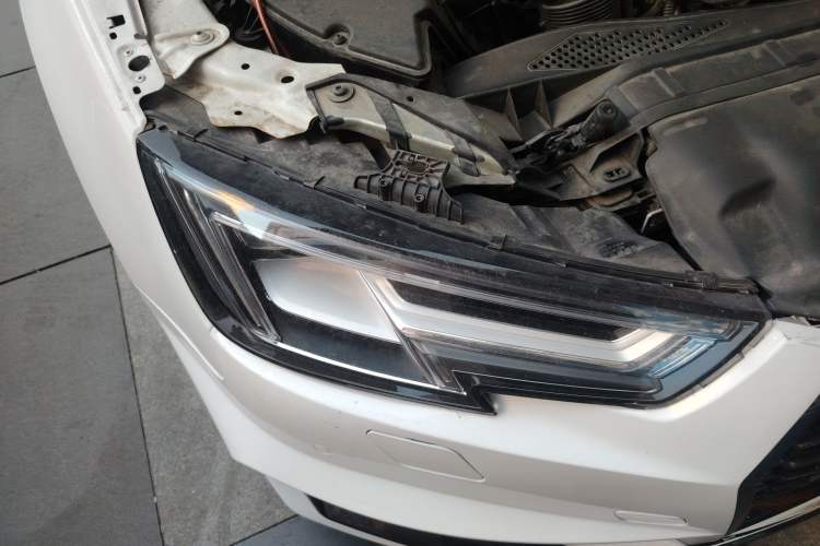 Used Audi A4L 2019 40 TFSI Sporty Version China VI Right Front Headlight