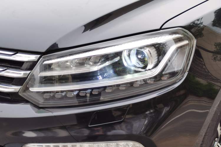 Used Zotye T600 Coupe 2017 1.5T Automatic Luxury Model Left Front Headlight