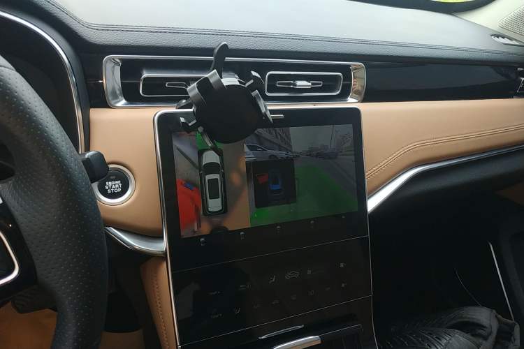 Used Sinotruk VGV U75PLUS 2021 2.0 TGDI Fun-Seeking Mountain Edition 7 Seats Audio And AC Panel